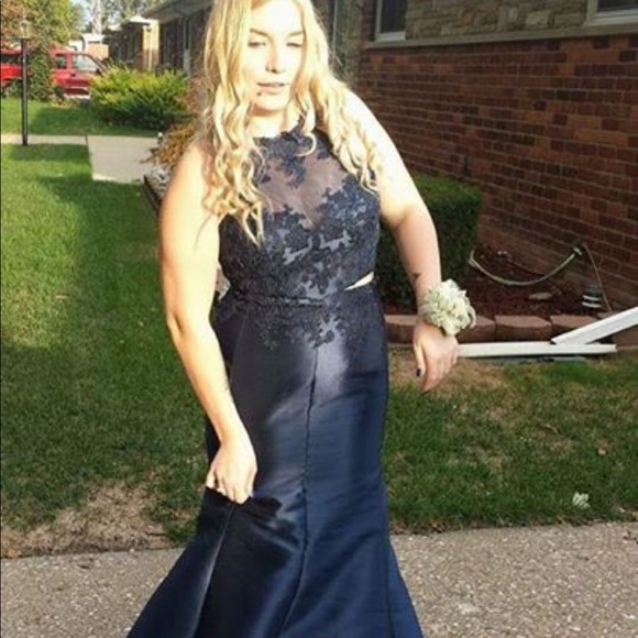 Prom dress - Picture 3 of 3